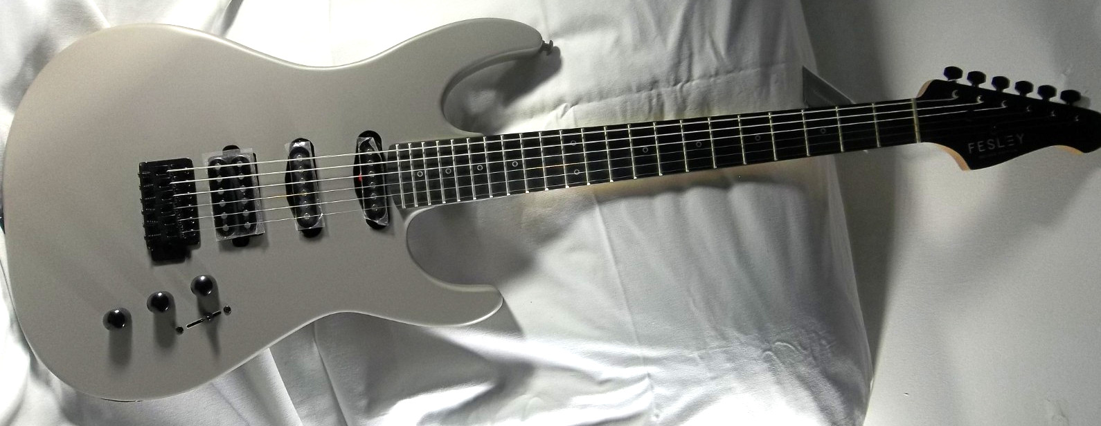 Fesley Deluxe Edition Electric Guitar ST Style, Matte Gray HSS – Used