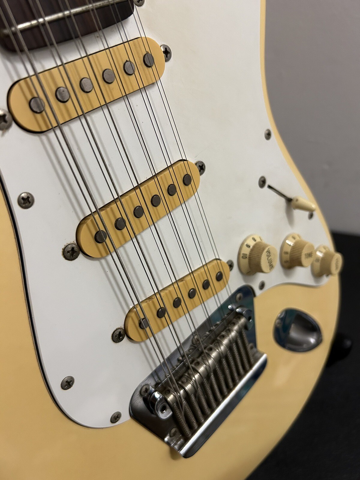 1990 Fender Japan Stratocaster XII 12-String Electric Guitar Olympic White