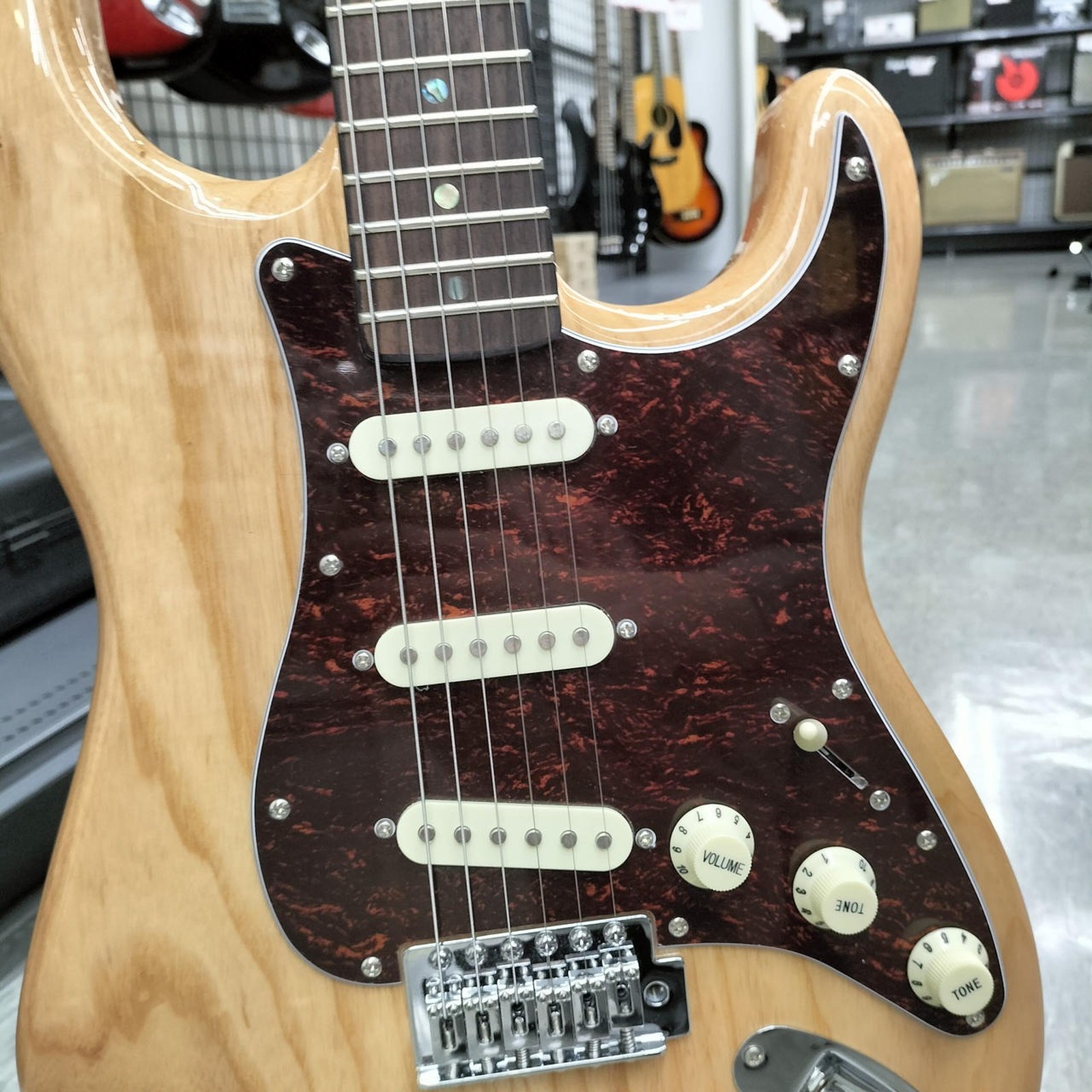 SX SST/ASH/R/NA Used Ash body Maple neck Rosewood fingerboard Natural w/Softcase
