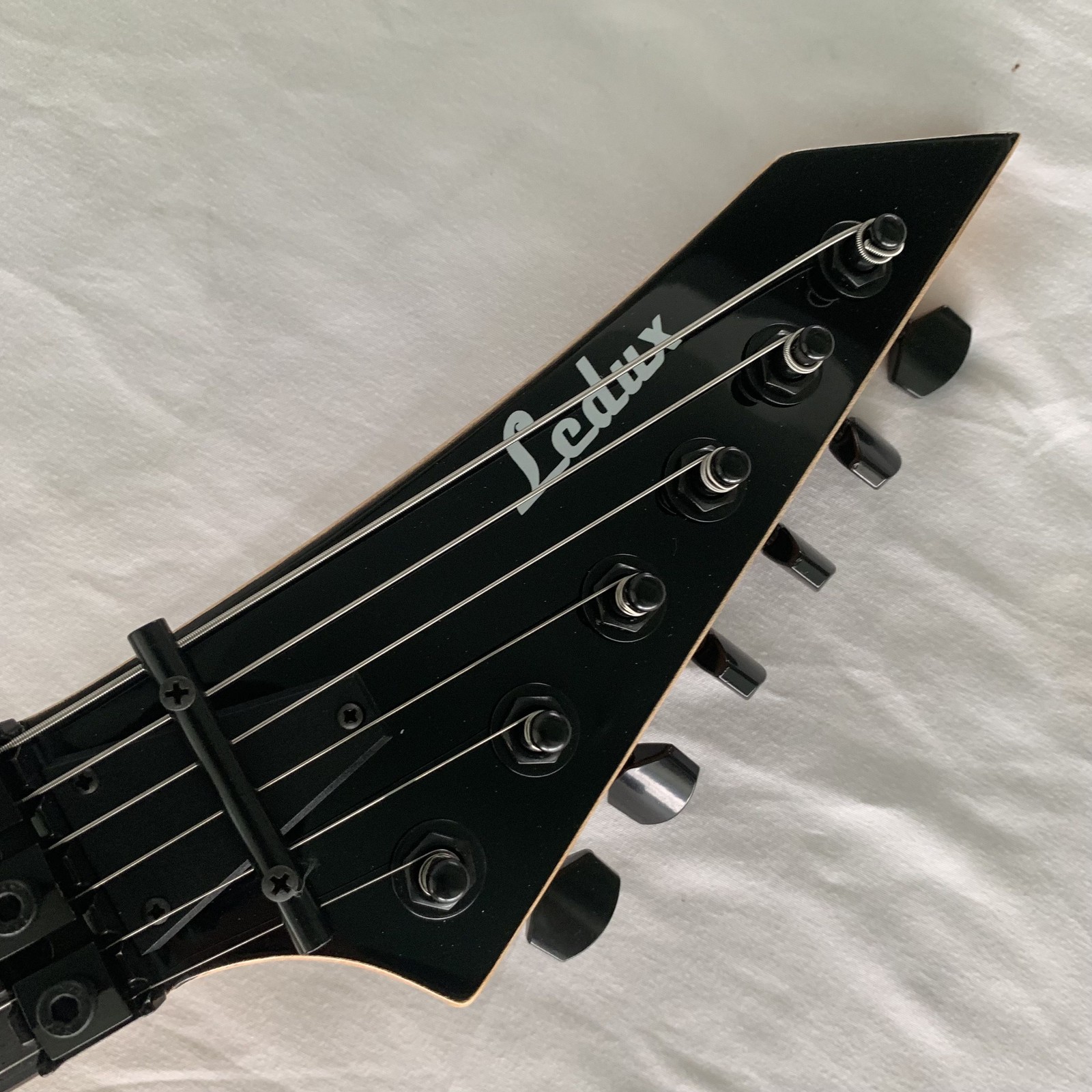 Cutaway Ledux Electric Guitar H-H Pickups Double Tremolo Black Finish Black HW