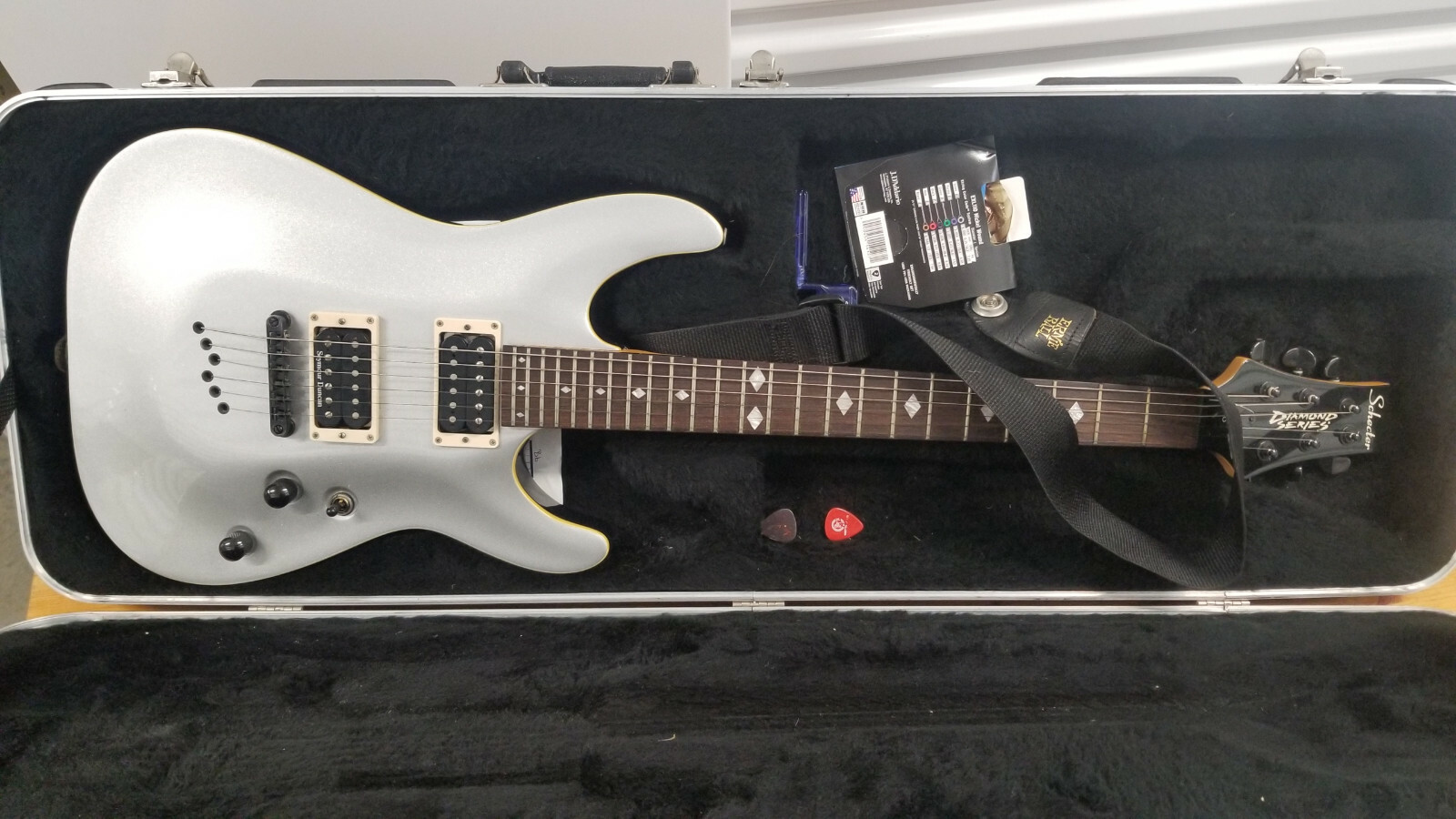 Schecter Diamond Series Silver Black Hard Case Electric Guitar Rock Metal