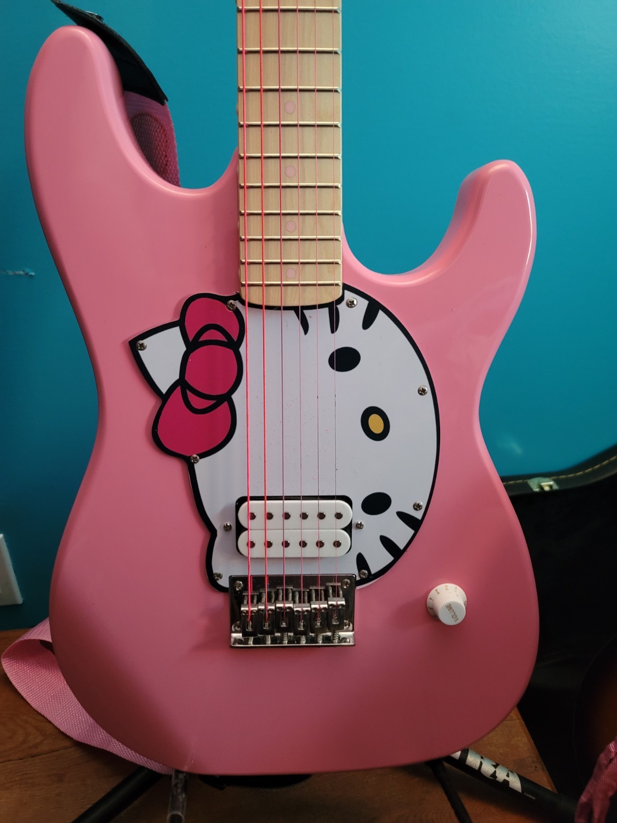 Fishbone Hello Kitty Pink Electric Guitar 6-String Solid Body w/Gig Bag & Strap