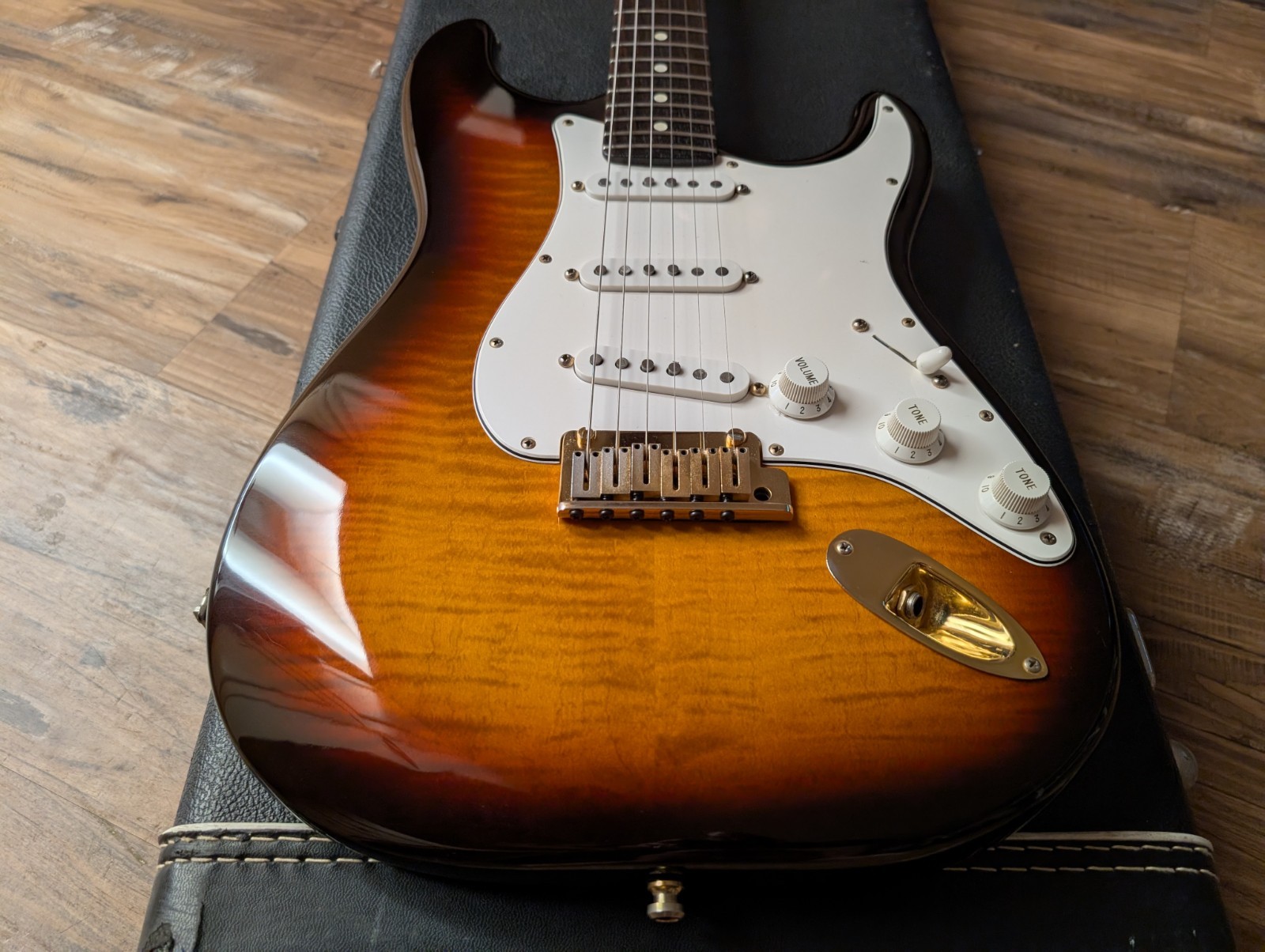 1996 Fender Stratocaster 50th Anniversary Limited Edition Electric Guitar W/OHSC