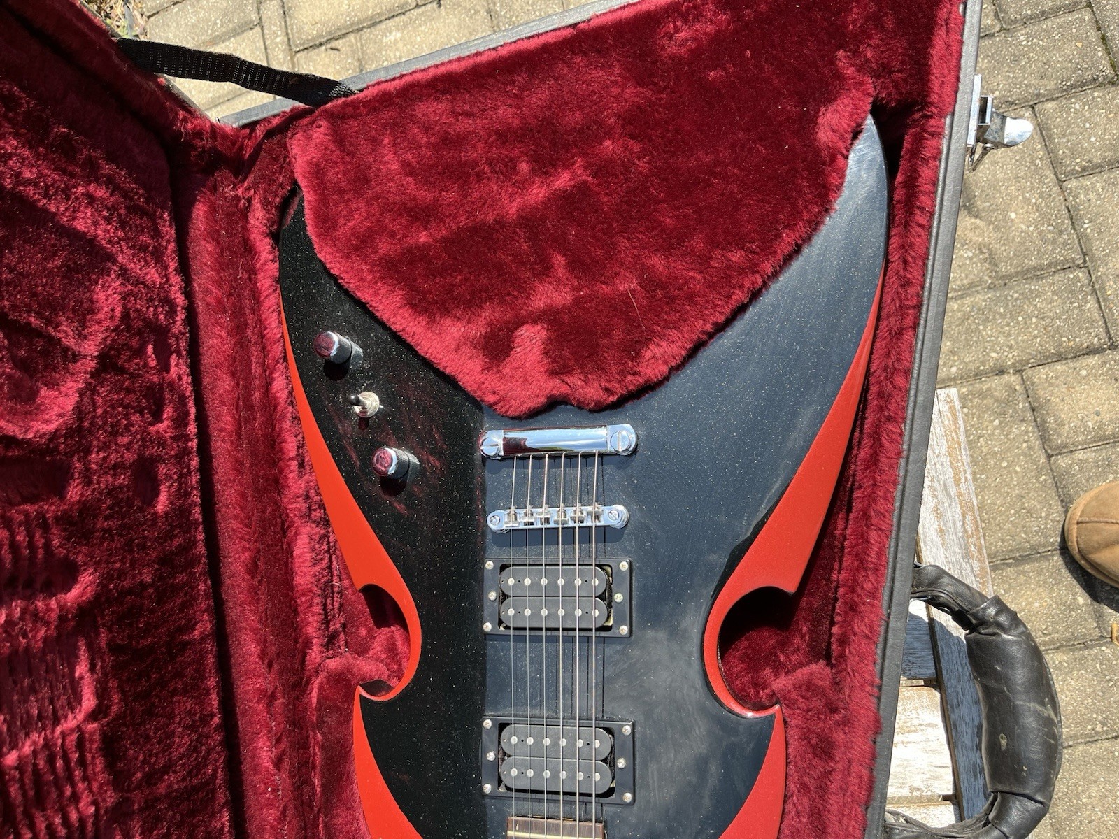 Silvertone PSAP1 Paul Stanley Kiss Signature Apocalypse Electric Guitar W/ Case