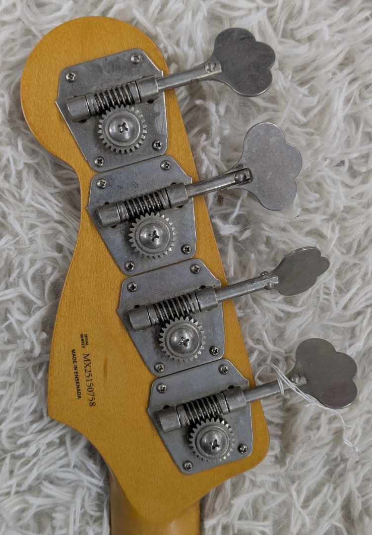 Fender Vintera® II Road Worn® ’60s Precision Bass, Charcoal Frost Metallic