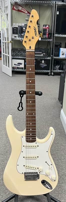 Peavey Raptor 1 Electric Guitar Ivory (T10007.MB)
