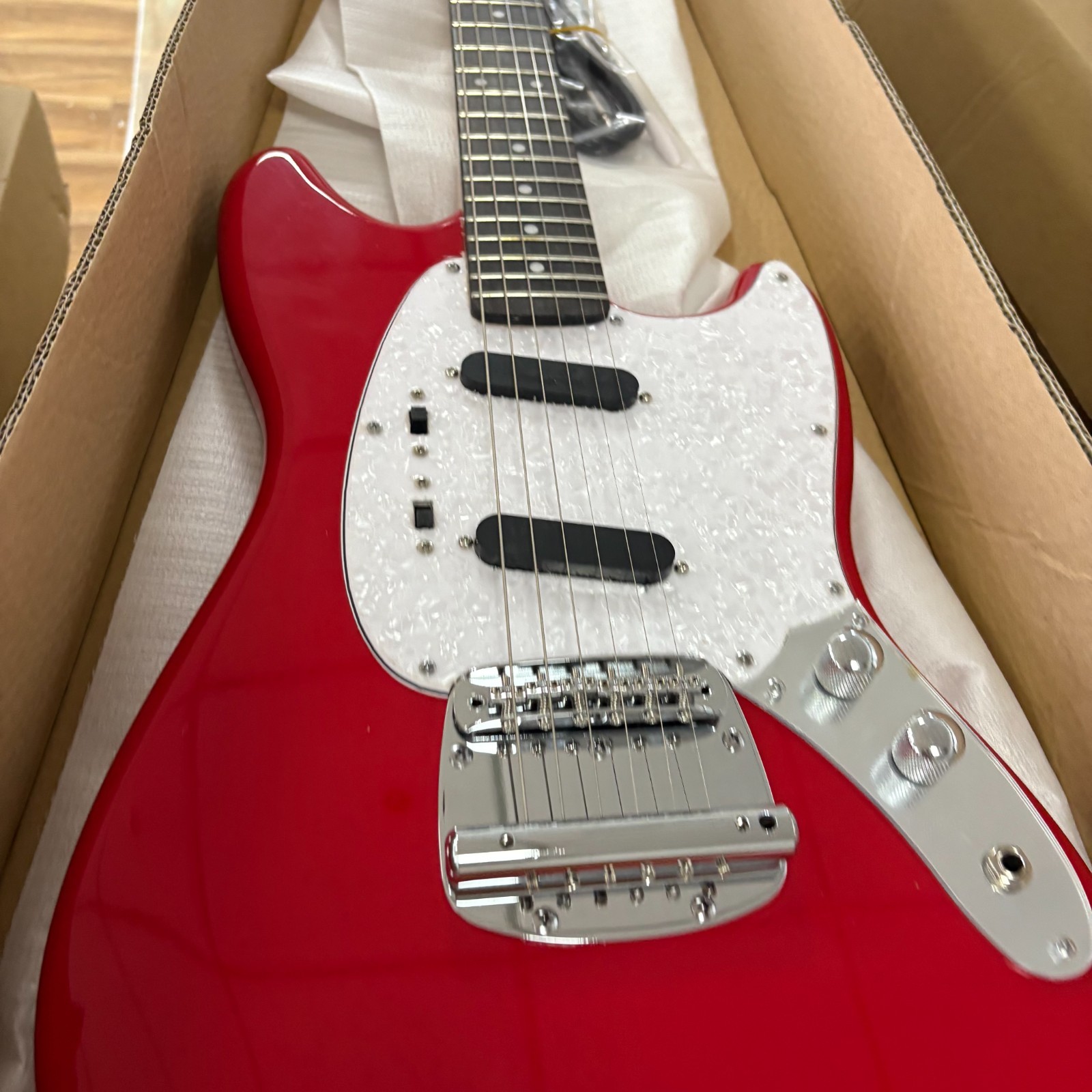 Mustang Style Electric Guitar Rosewood Fingerboard Maple Neck