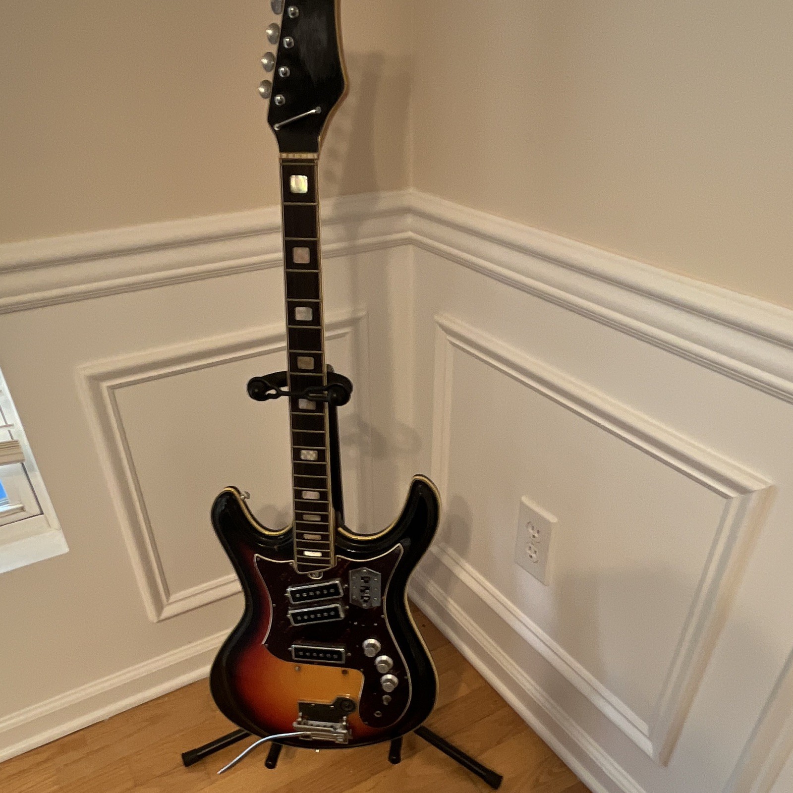 Vintage Silvertone Japan Electric Guitar 319.14459 For Parts Repair