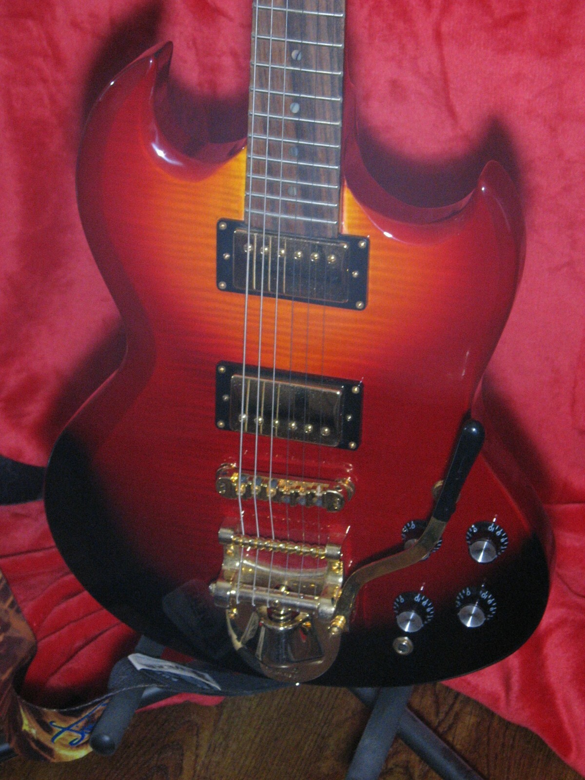Guitar,Elec. ” Jay Turser JT55 C – FIREBURST , no longer made” Original,NEW