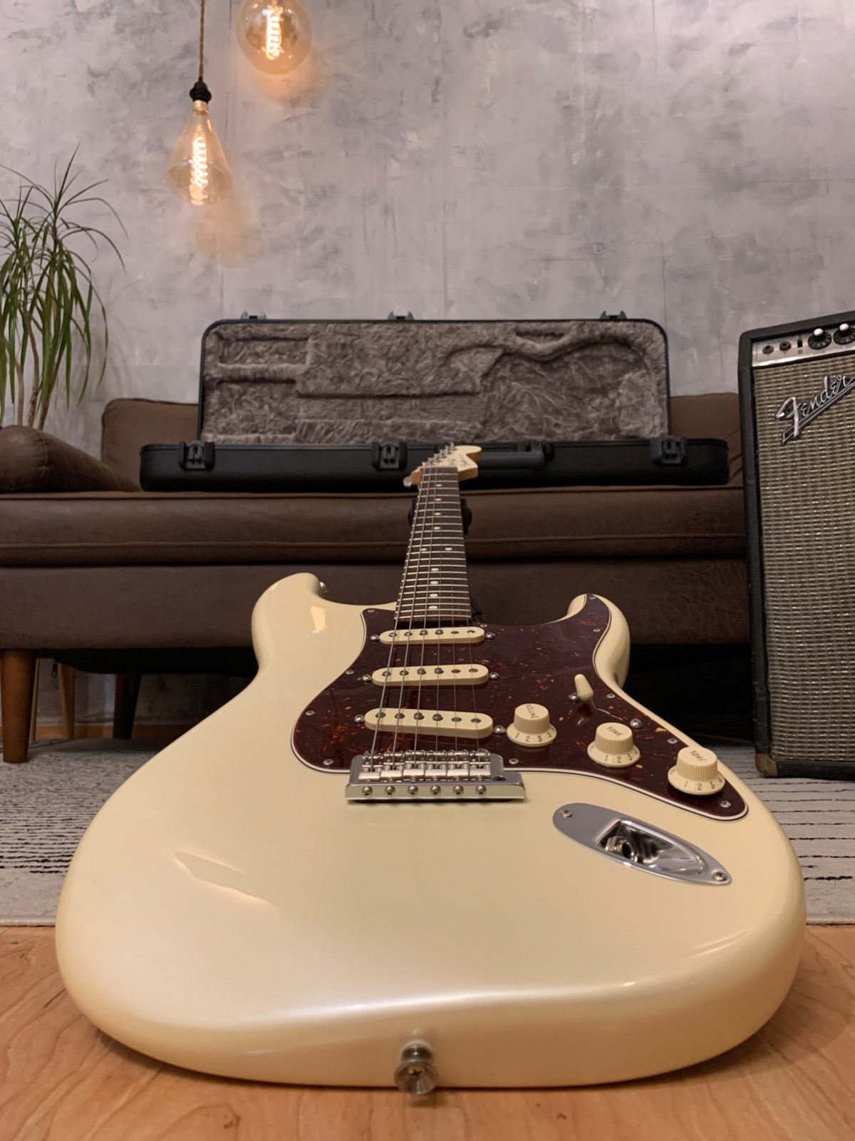 Fender Limited Edition American Showcase Stratocaster Olympic White pearl 7.8lb