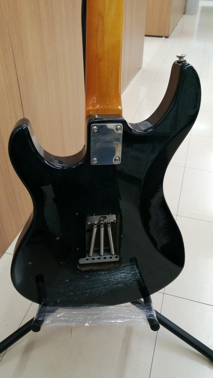 YAMAHA PAC612VIIFM Electric Guitar-05
