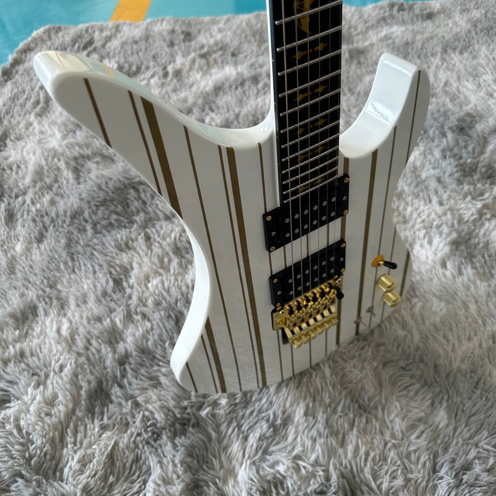 White black striped electric guitar/Musician exclusive/Clown color version/Metal