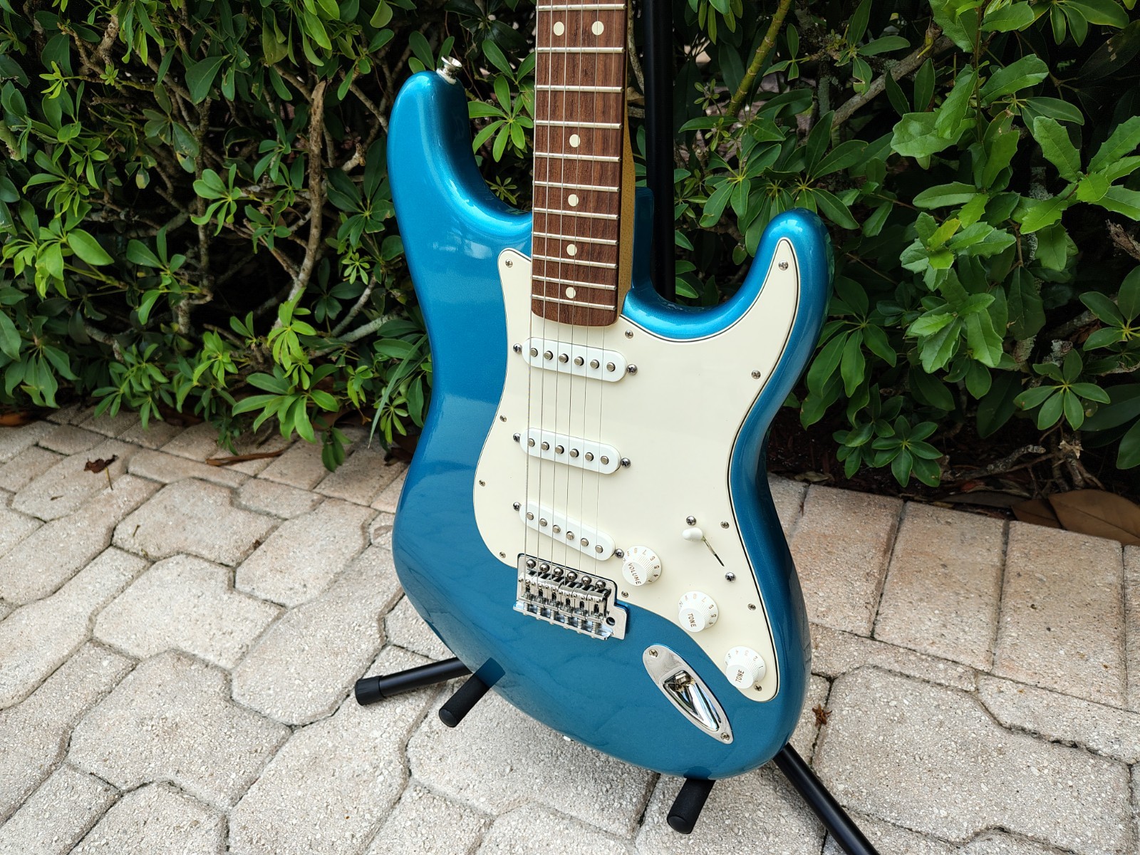 2011 Fender Standard Stratocaster Lake Placid Blue Rosewood