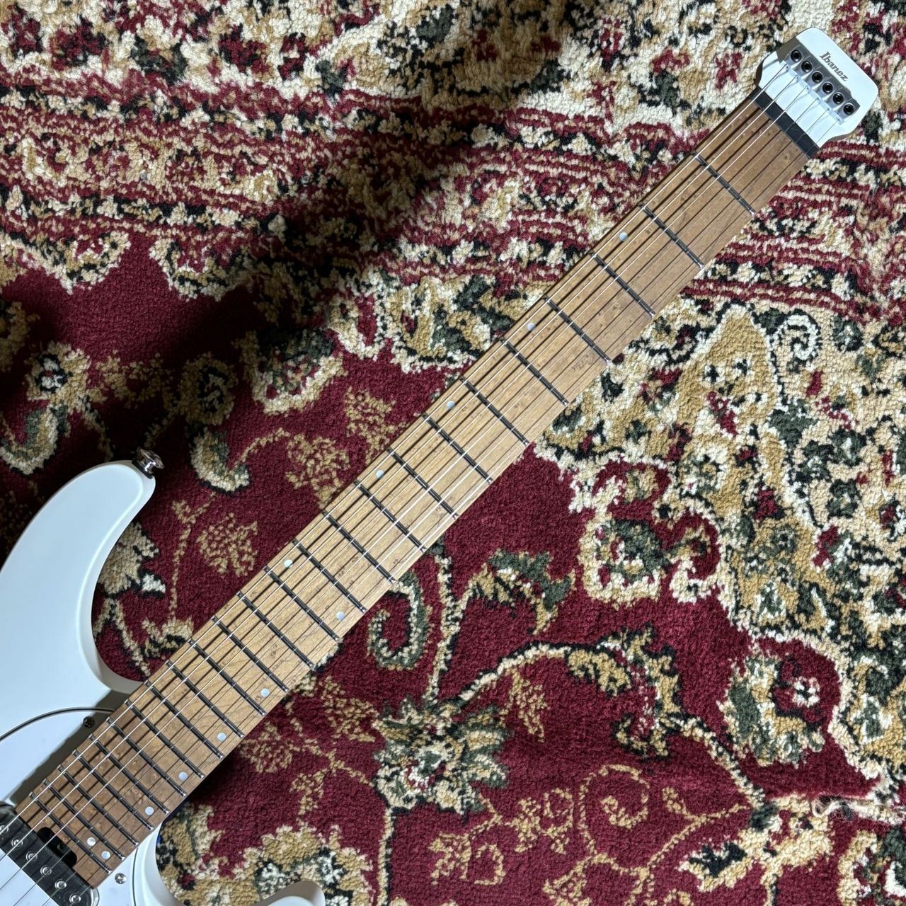 Ibanez ICHI10 VWM Ichika Nito Signature Headless Guitar Vintage White Matte New