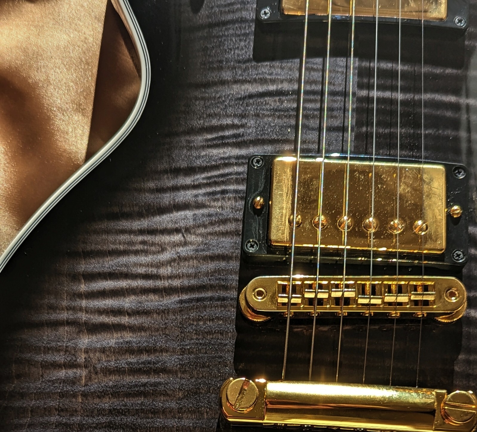 2023 Gibson Les Paul Modern Supreme – Translucent Ebony