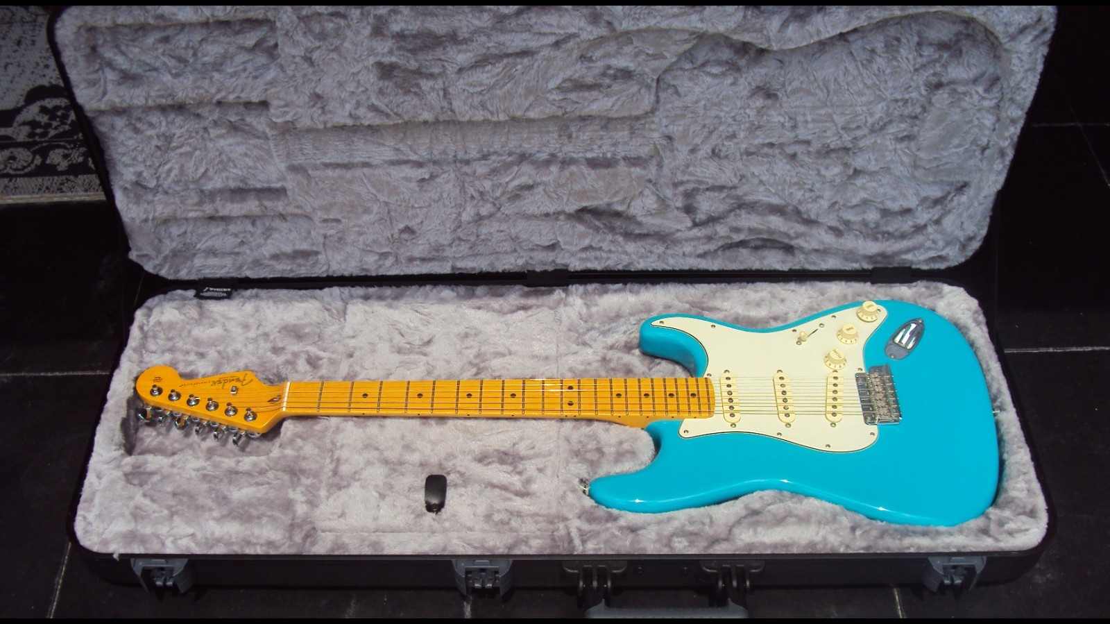 Fender American Professional II Stratocaster – Miami Blue with Maple Fingerboard