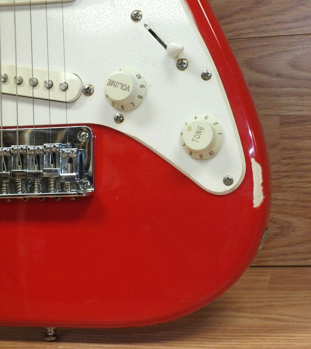 Bright Red Squier Mini Fender Stratocaster Electric Right Handed Guitar *READ*