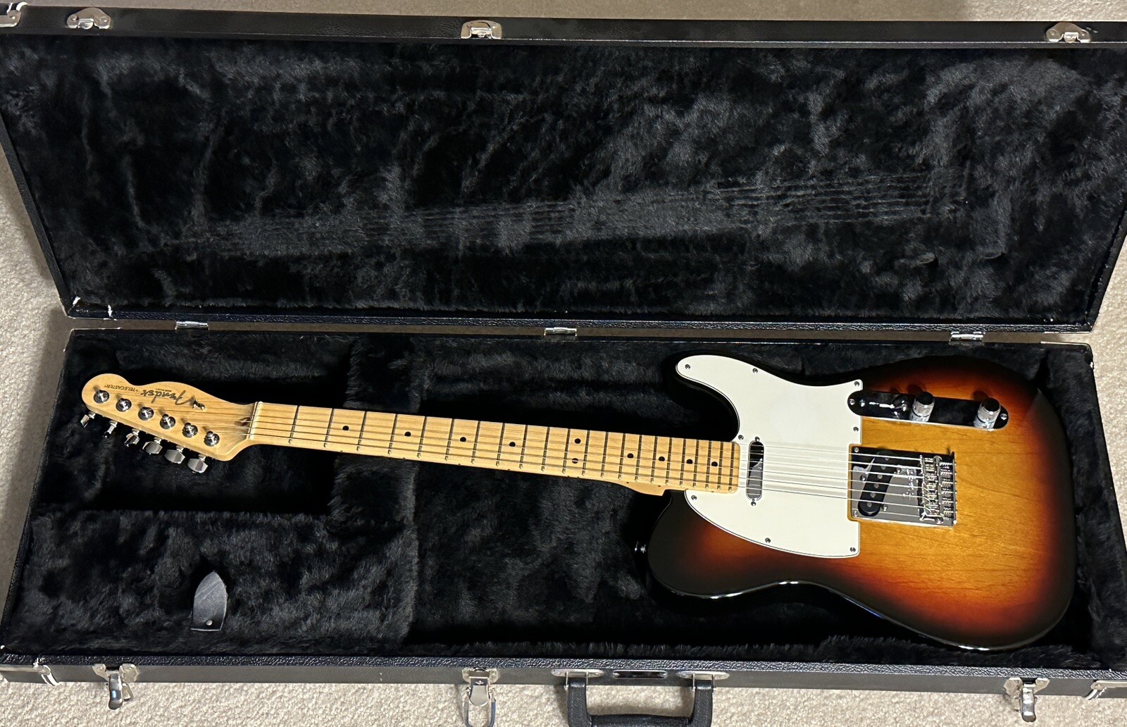 2009 Fender USA Telecaster 3 Tone Sunburst – American Standard – w/Hard Case