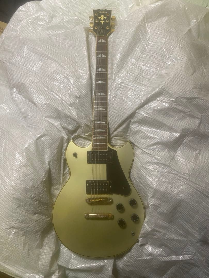 Electric Guitar Yamaha SG500 Silver Refinish Gold Hardware Japan Vintage