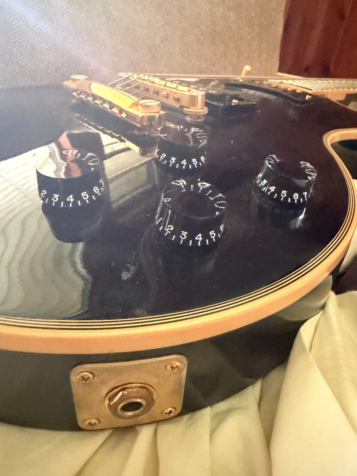2017 Gibson Les Paul Classic Custom Ebony W/ Gold Hardware