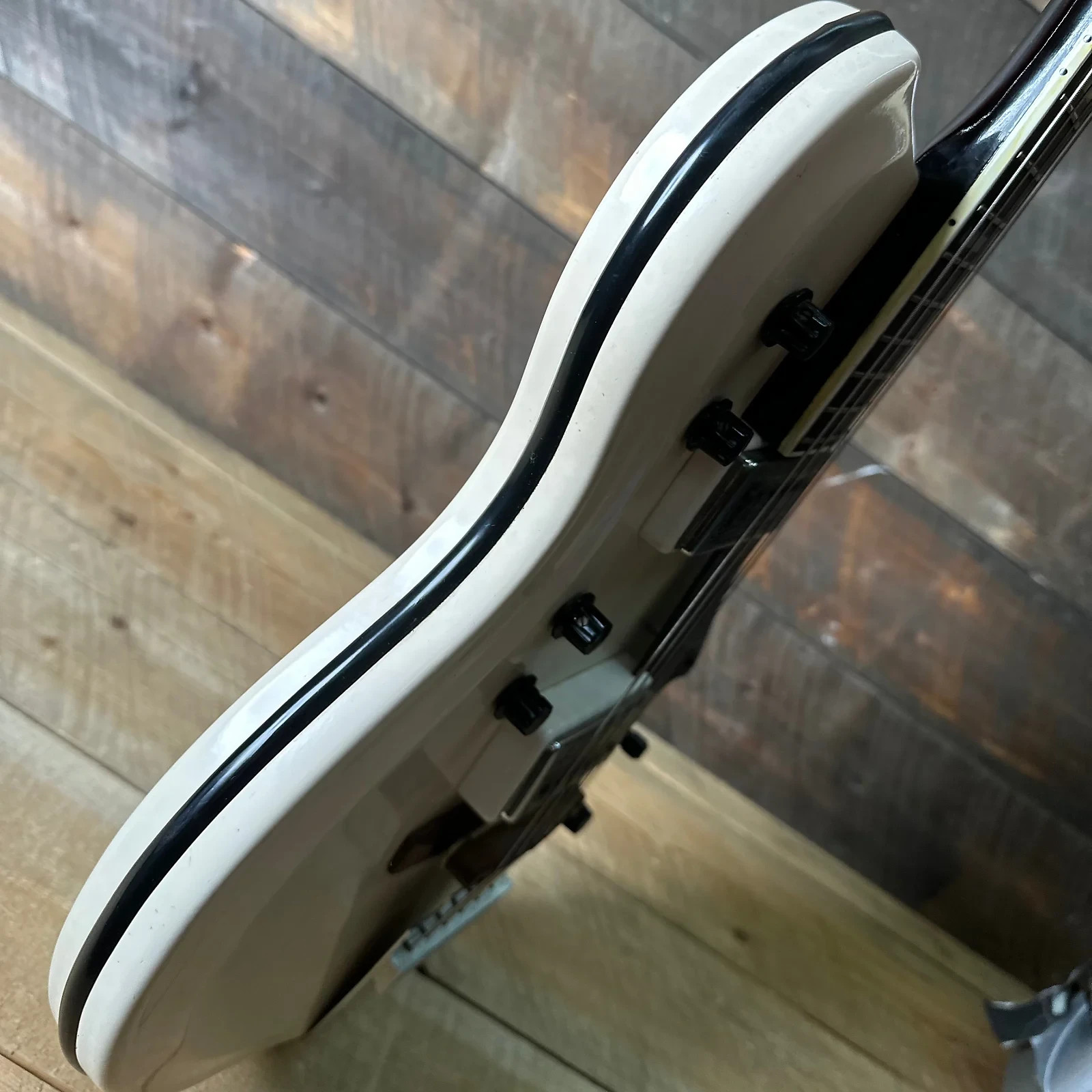 Supro Martinique Vintage 1962 Dual Tone Res-O Glass – White w HSC