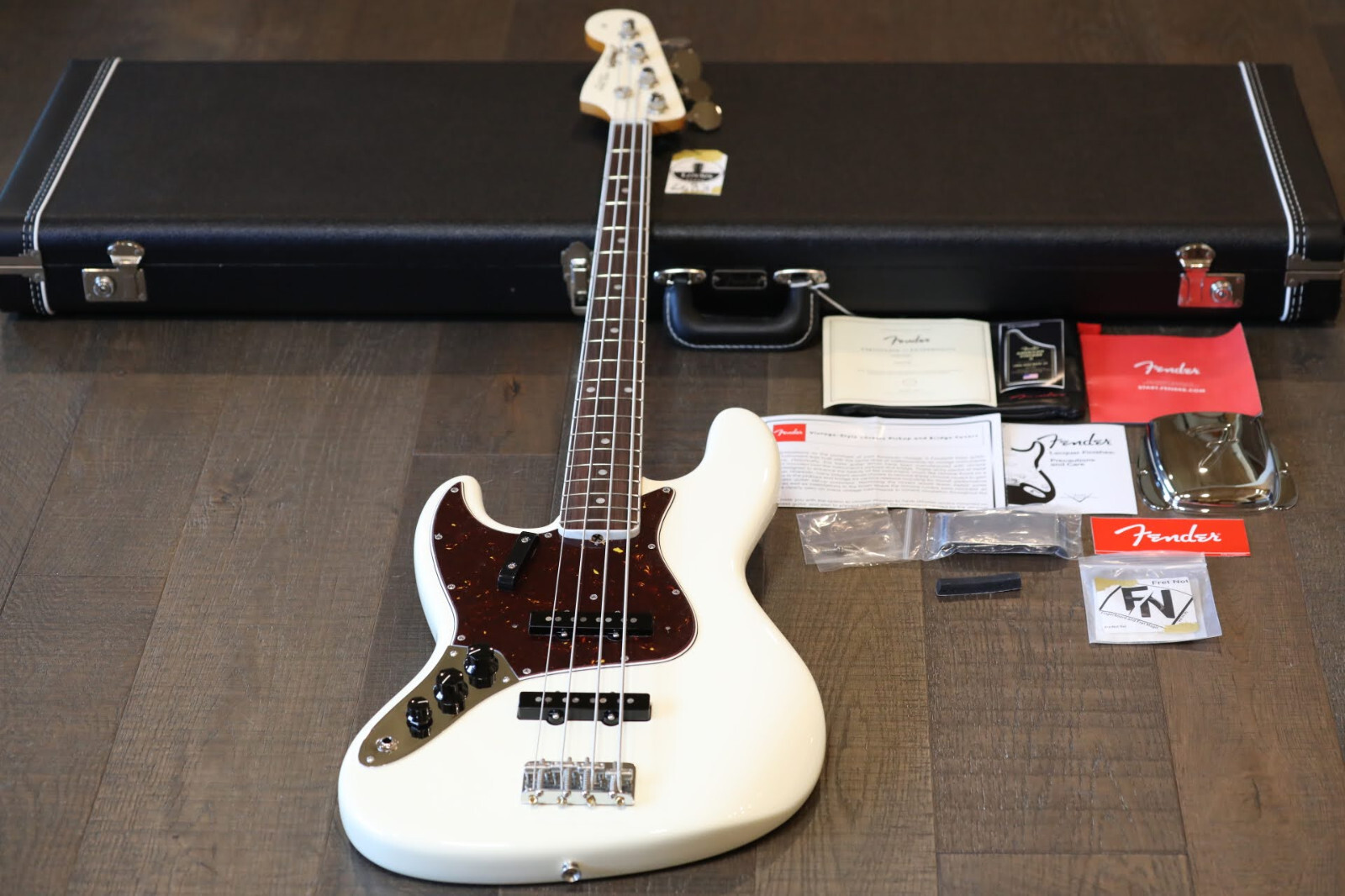 Fender American Vintage II ’66 Left-Handed Jazz Bass Olympic White + COA OHSC