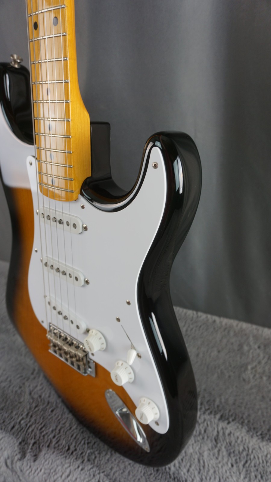 Fender Japan ST57-70TX 2004 Stratocaster 2-Tone Sunburst w Texas Special Pickups