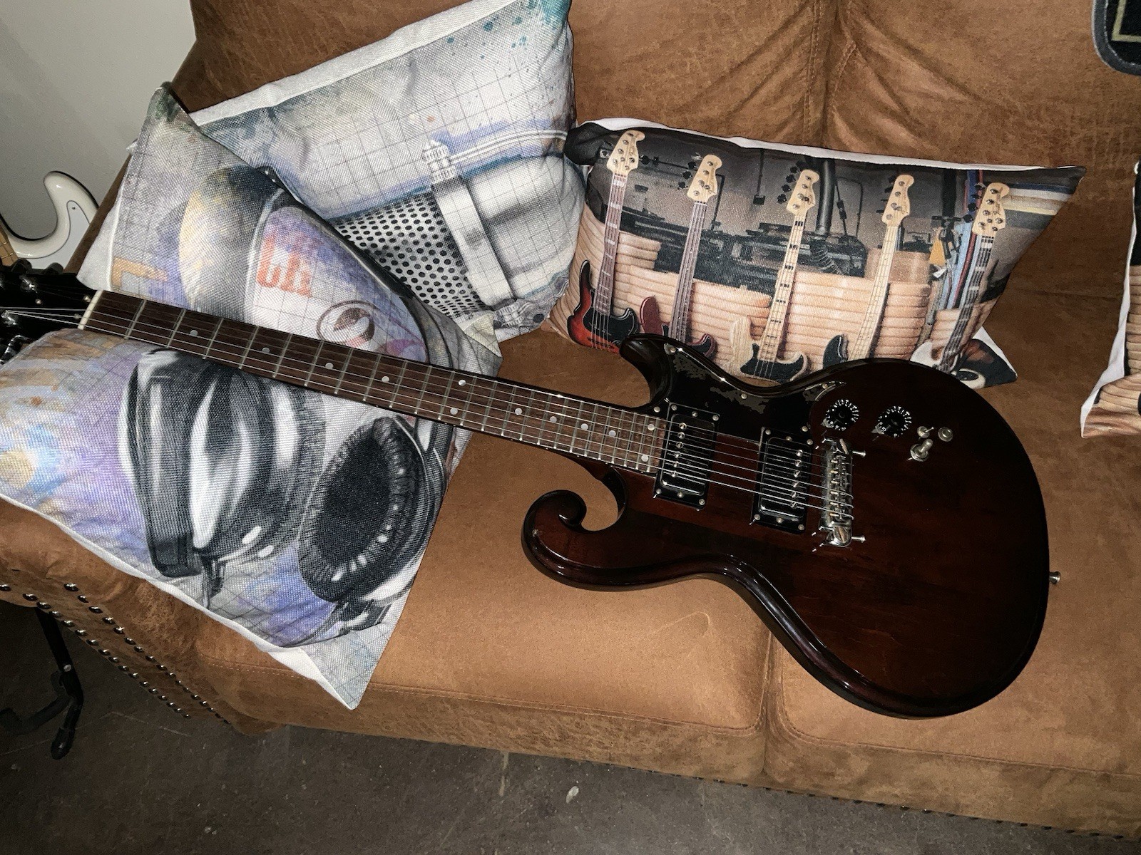 epiphone SC-450 scroll solid body electric guitar made in Japan 1970s in walnut