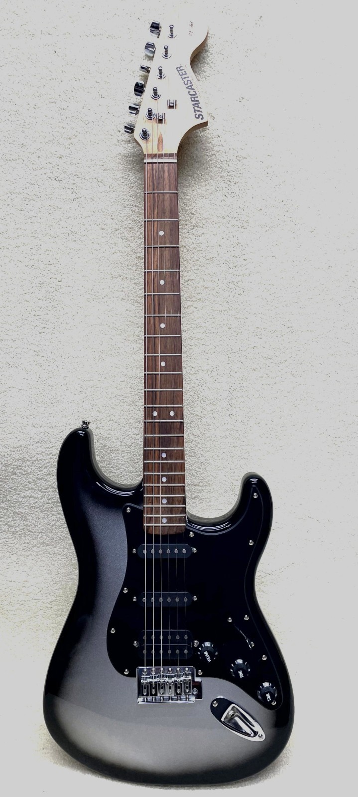 Fender starcaster Strat electric guitar MINT MFG -2008 BEAUTIFUL PLAYS THE BEST!