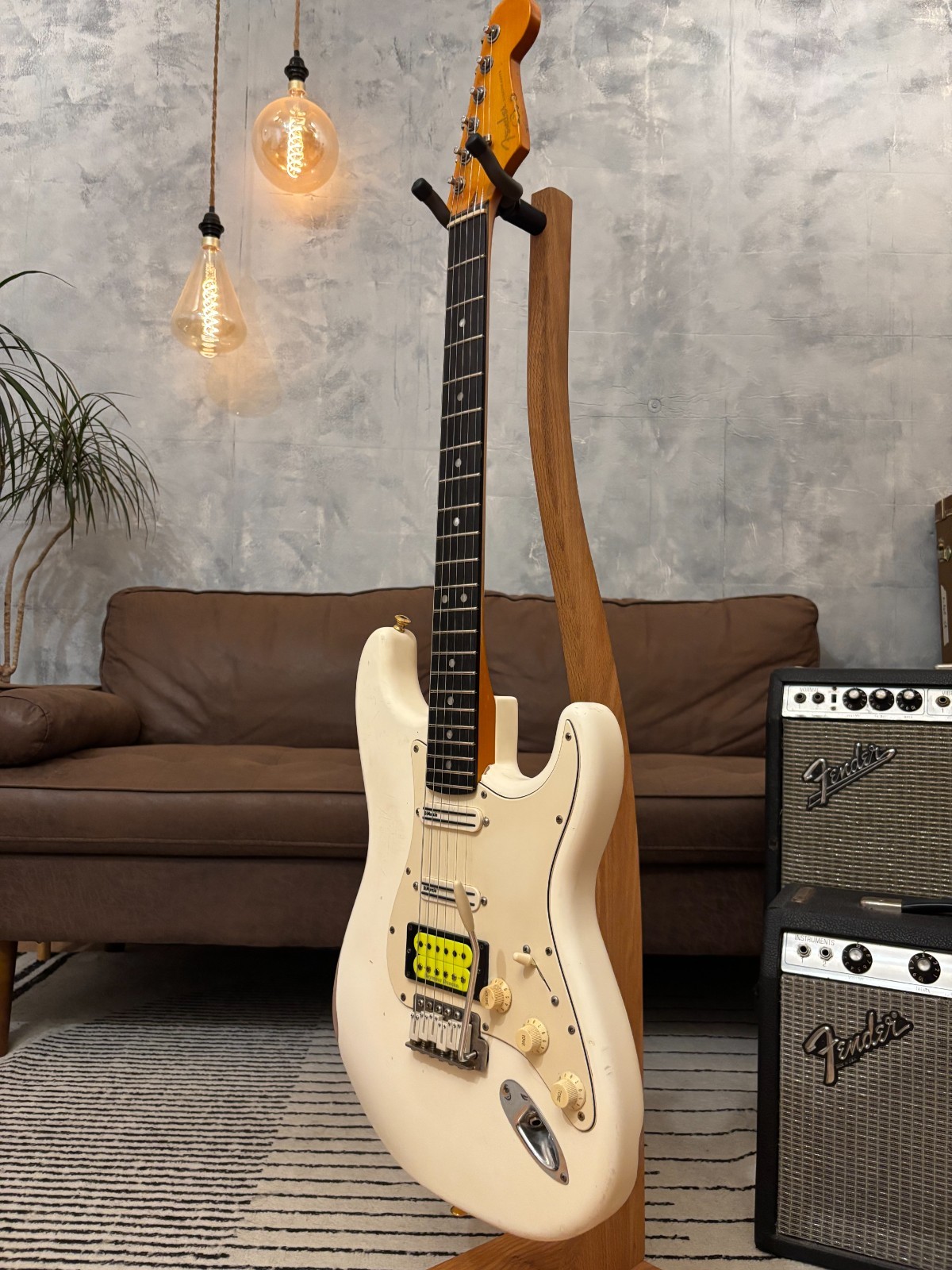 Fender Stratocaster Glas Custom HSS Arctic White Relic 8.2lbs w/ V