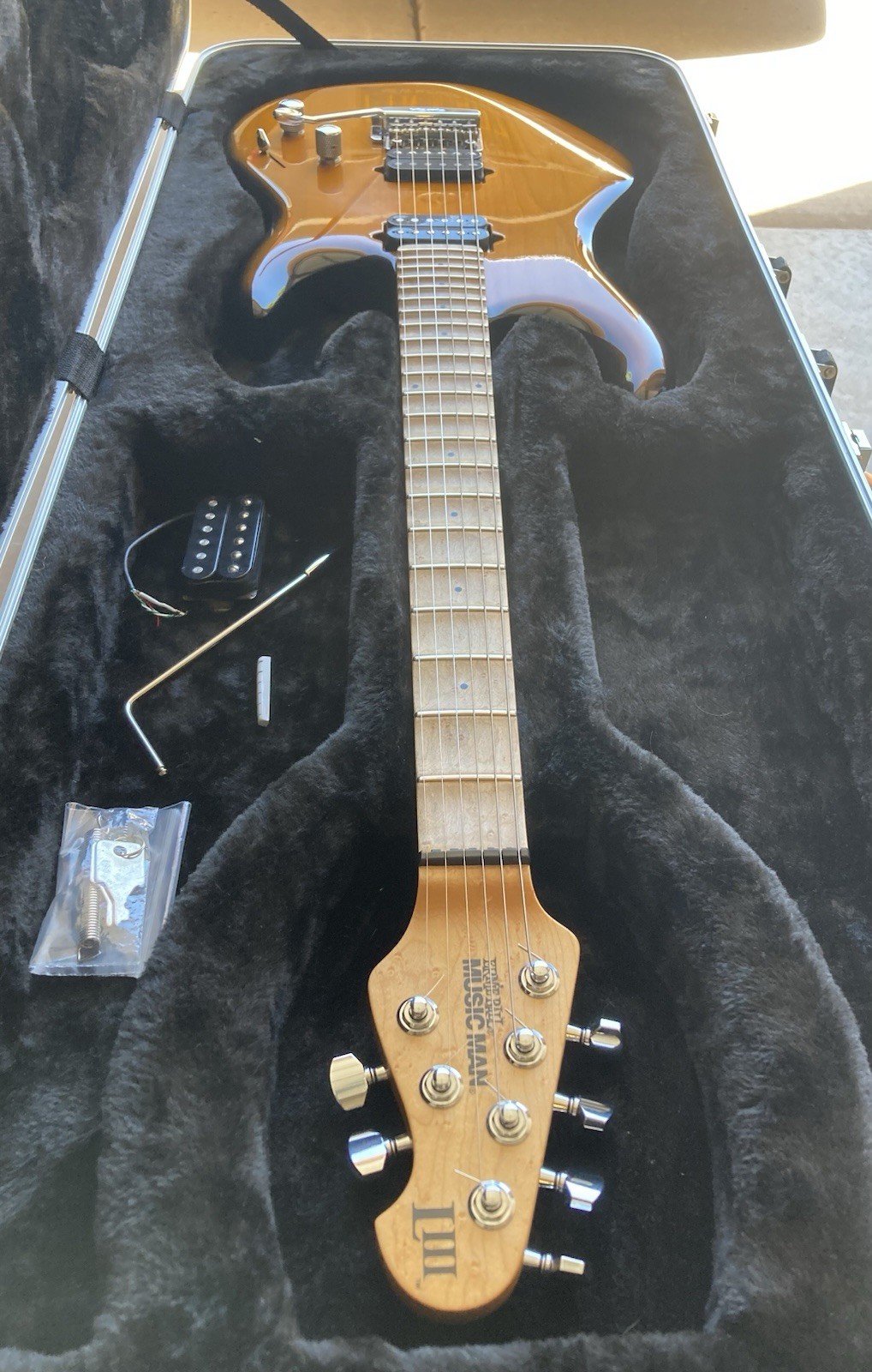 Ernie Ball Music Man Luke 3 HH Stainless Frets Bare Knuckles Xcellent Condish 🤩