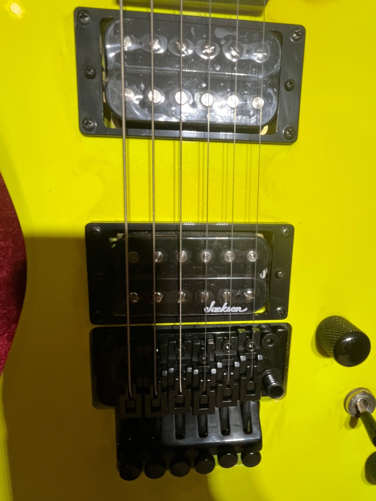 Jackson X Series Kelly – Neon Yellow KEXM MN WITH HARD SHELL CASE