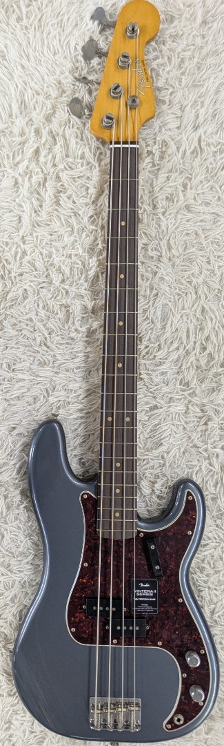Fender Vintera® II Road Worn® ’60s Precision Bass, Charcoal Frost Metallic