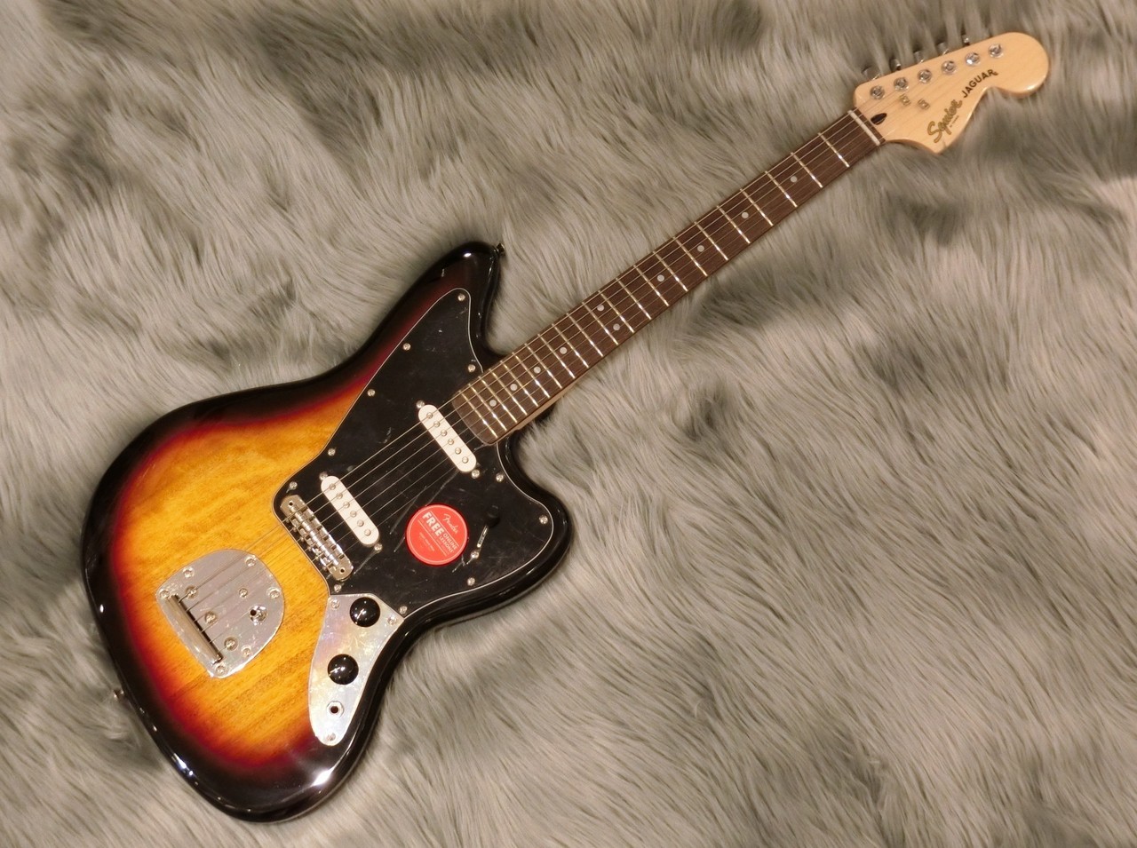Squier by Fender Affinity Series Jaguar 3cs 3.4kg
