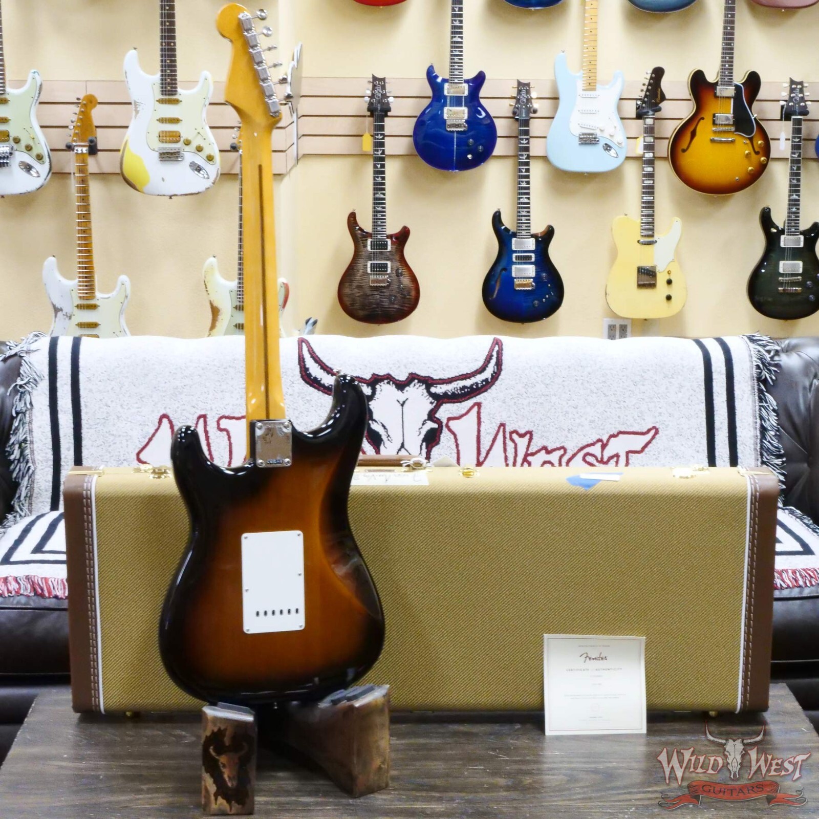 Fender American Vintage II 1957 Stratocaster Maple Neck 2-Color Sunburst 7.65 LB