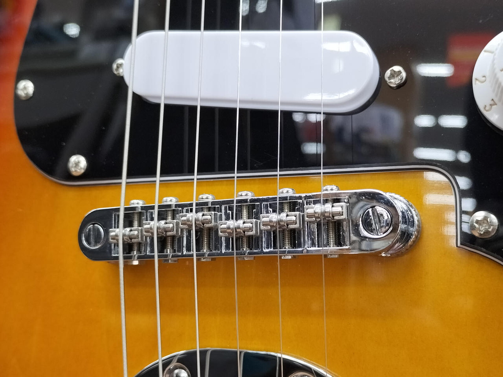 EASTWOOD UNIVOX UC3 Used Alder body Maple neck Maple fingerboard Sunburst