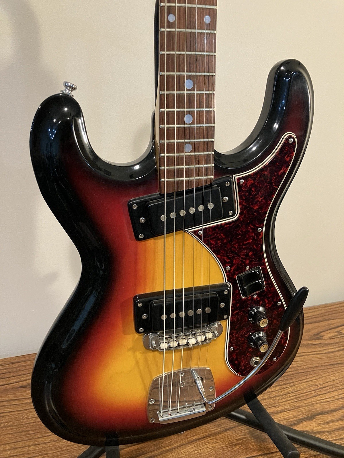 Vintage Univox Custom Hi Flier Sunburst Phase 1 Guitar With Case