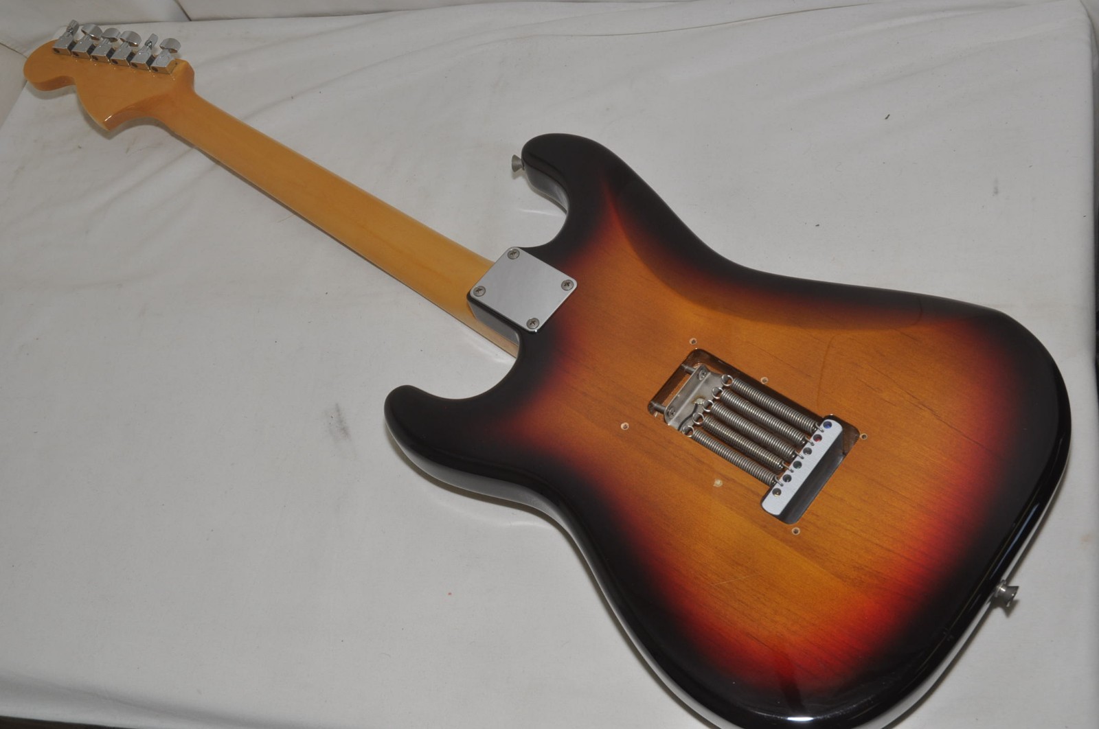 Fender Japan ST-68 Large Head Stratocaster Electric Guitar Ref No 7677