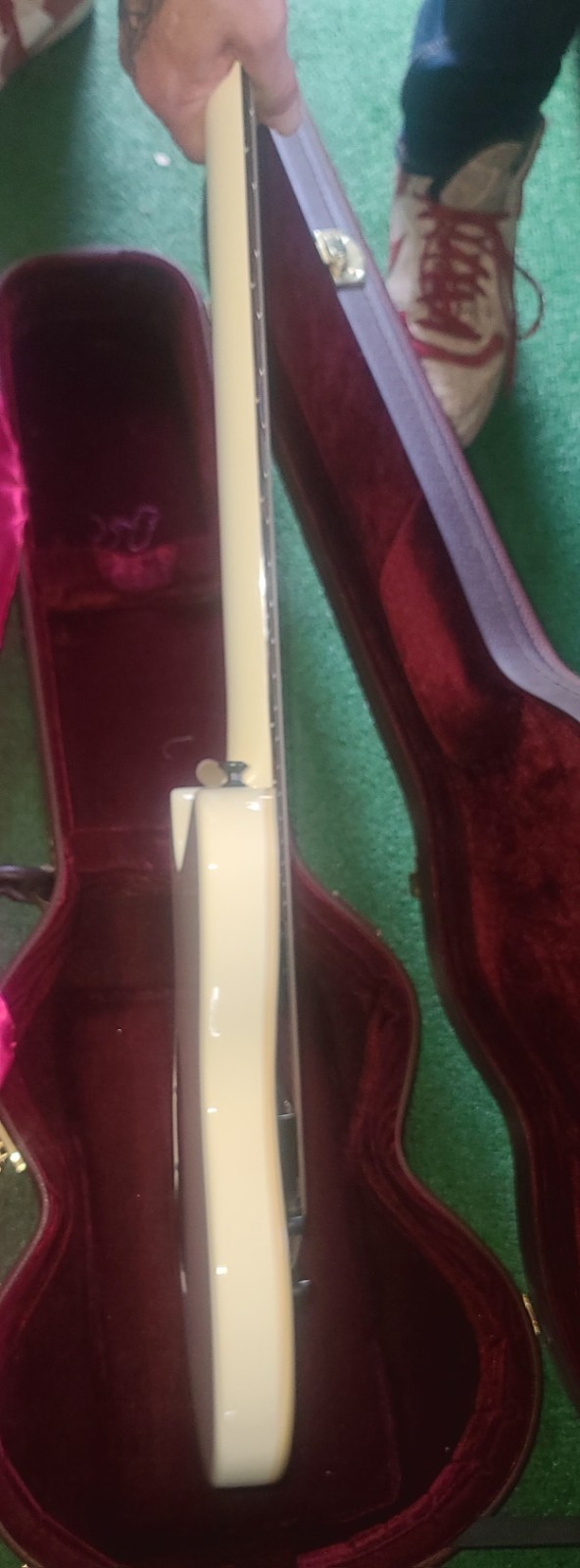 Vintage INDIE guitar With Original Hard Case And Silk Curtian , Keys Included