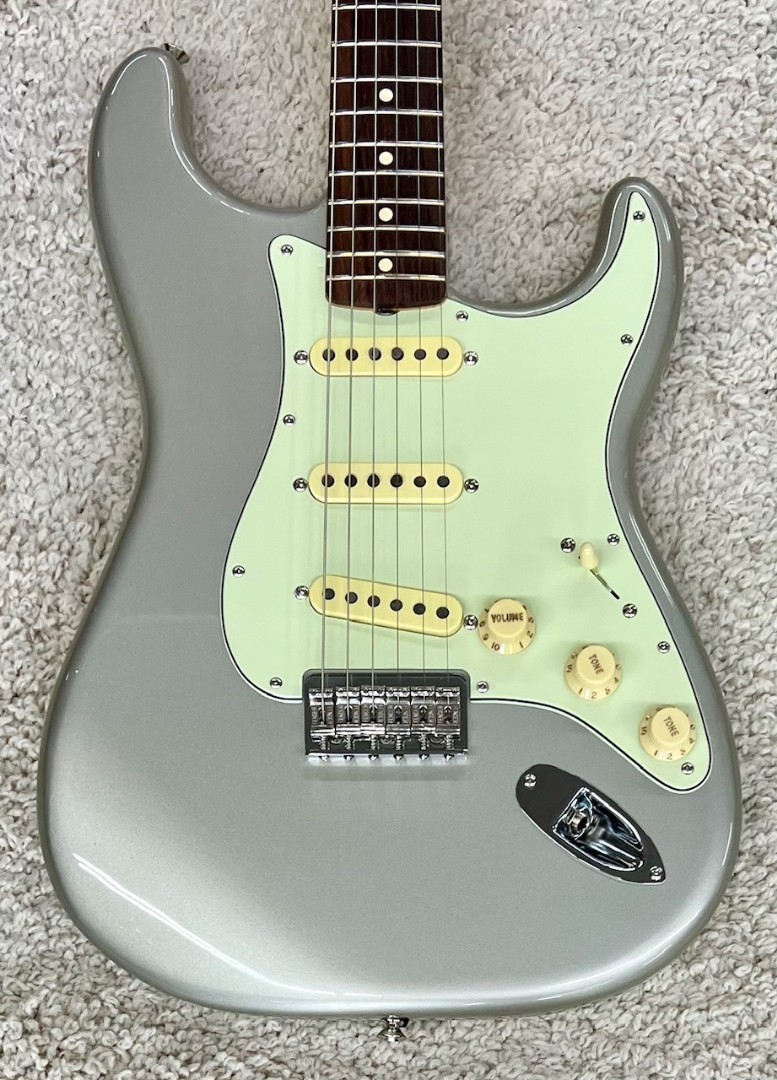 Fender Robert Cray Stratocaster Guitar, Rosewood Fingerboard, Inca Silver – MIM