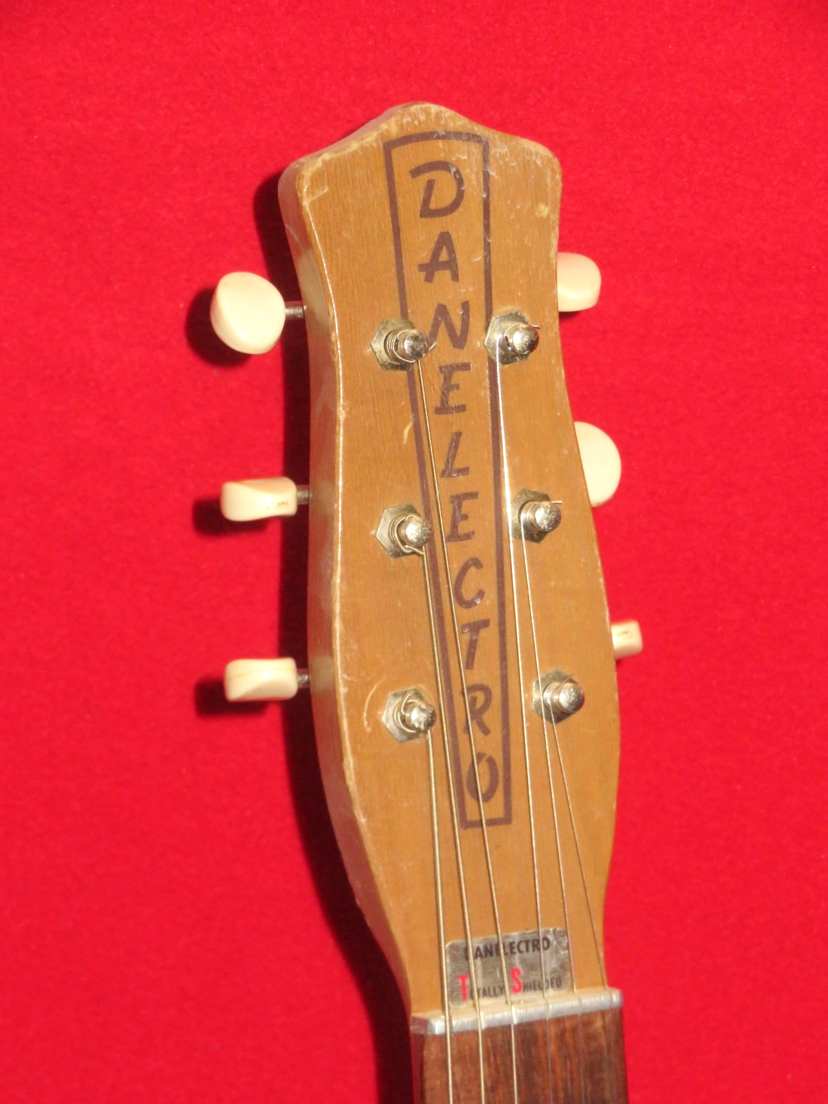 Danelectro 1963 Natural Model 5025 DC 2 Guitar w/ Case