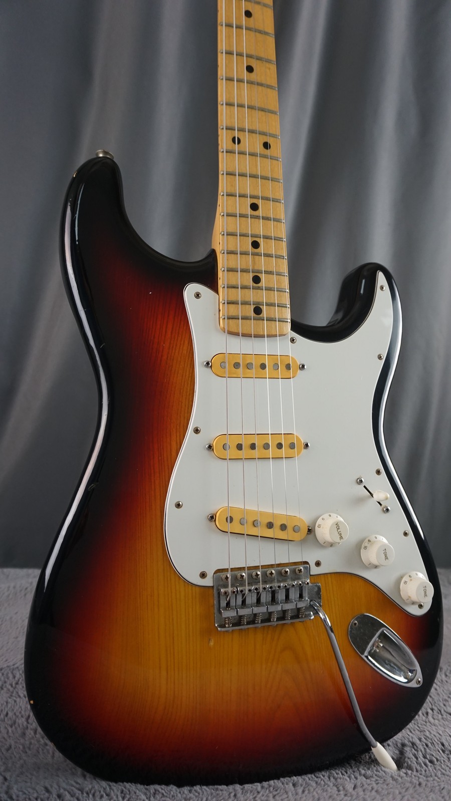 Aria Pro II Stagecaster – Sunburst 1970s Japan w/ Hard Case