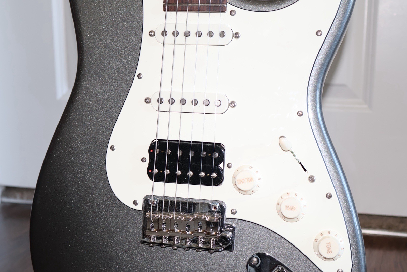 Suhr Classic S Plus HSS 2024 in Pewter Metallic