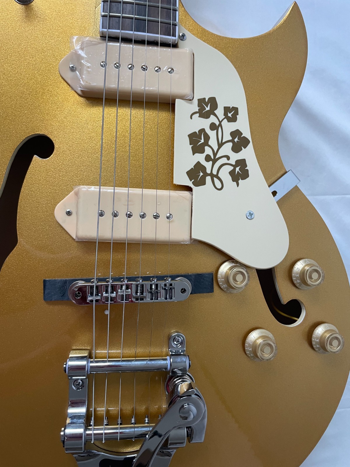 F-Hole Semi-Hollow Jazz Electric Guitar P90 Pickup Silver Large Tremolo System