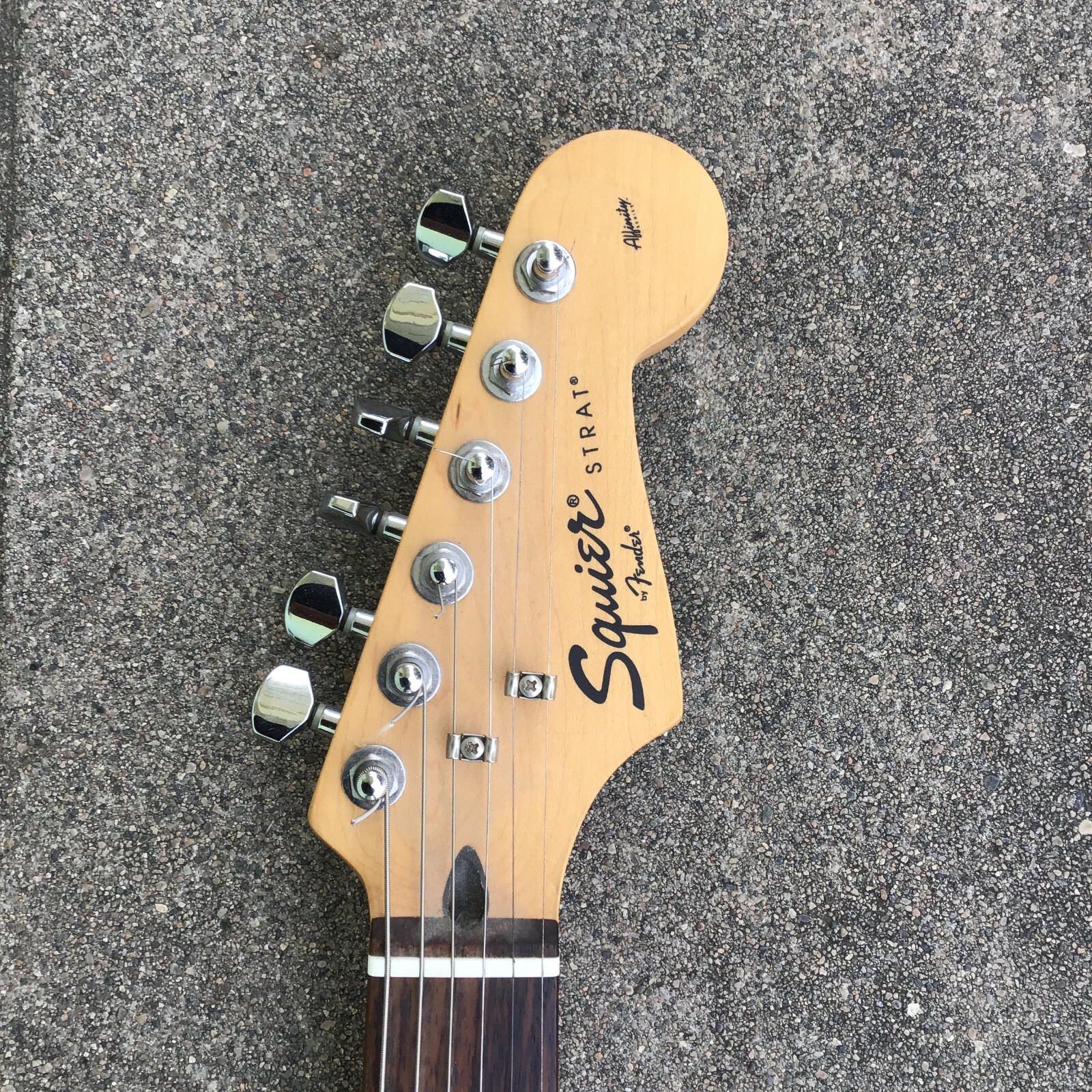 Squier by Fender Affinity Strat Electric Guitar Cherry Apple Red 6 Strings