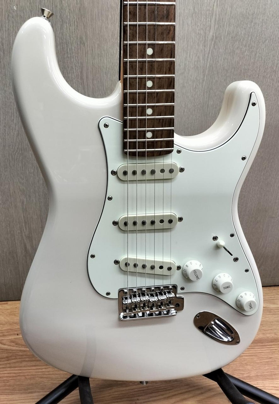 HISTORY HST-STANDARD Used Basswoodbody Maple neck Rosewood fingerboard w/Gigcase