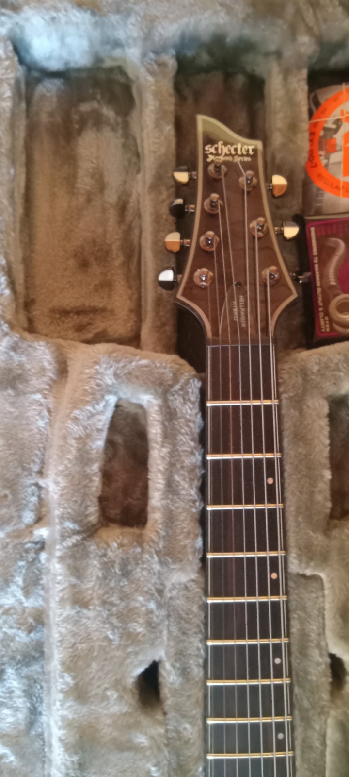 Shecter Hellraiser Hybrid 7 String Left Handed With Hardshell Locking Case
