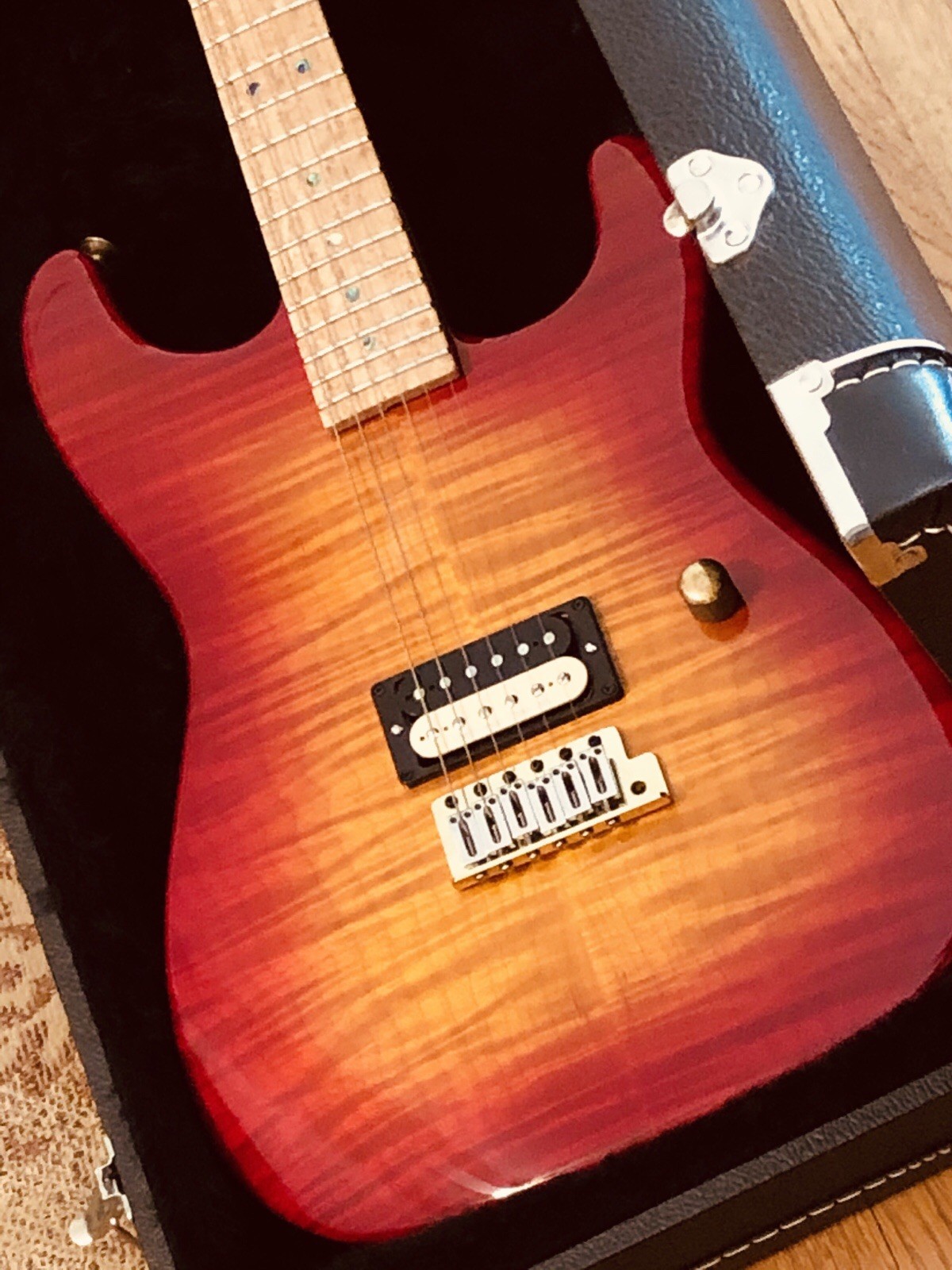 CHARVEL CUSTOM SHOP SAN DIMAS 25TH ANNIVERSARY 2004 CHERRY SUNBURST FLAME MINT++