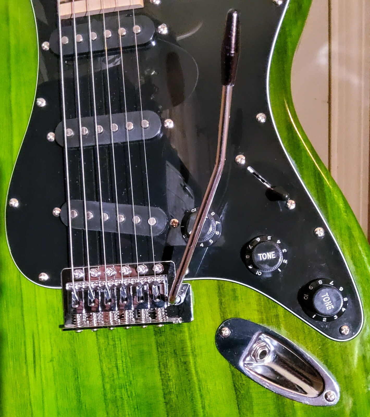 🎸FREE SHIPPING!🎸+AMP! S Style Electric Guitar +Case +Strap +Cable +Picks!