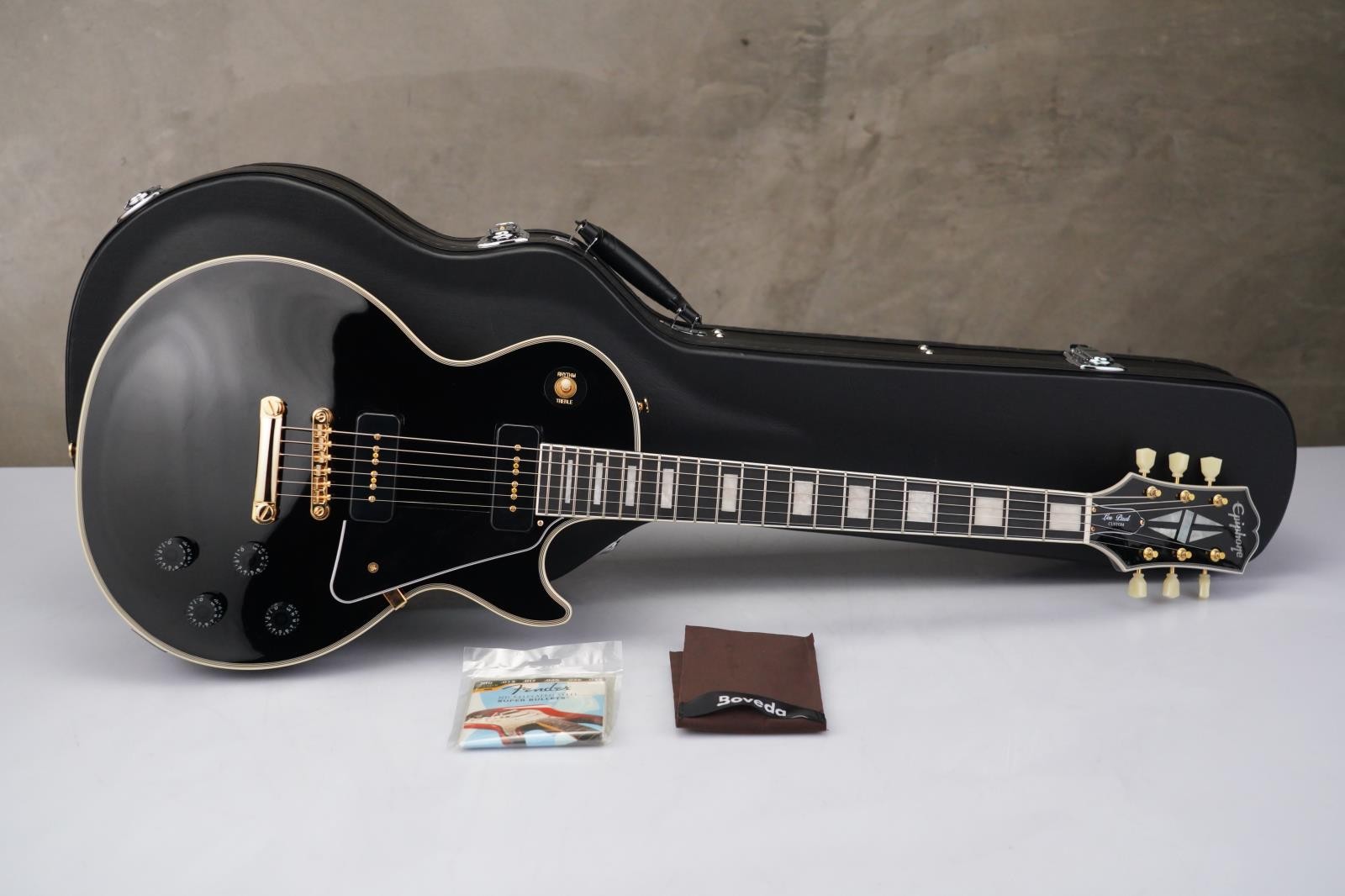 Epiphone Les Paul Custom Black w/ P90s Guitar Center w/ Case & Gig Bag #59252